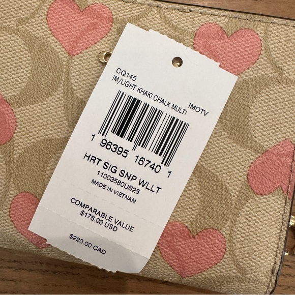 coach Snap Wallet In Signature Canvas With Heart Print cq145 - Picture 11 of 11